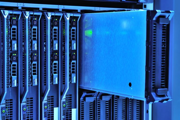 CentOS Alternatives: RHEL vs Ubuntu Server in 2026