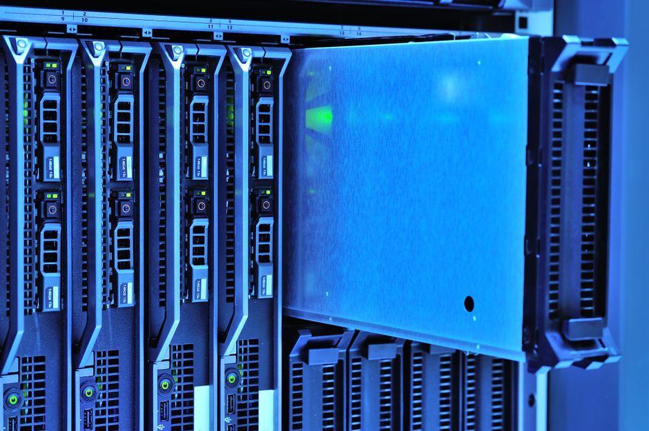 You are currently viewing CentOS Alternatives: RHEL vs Ubuntu Server in 2026