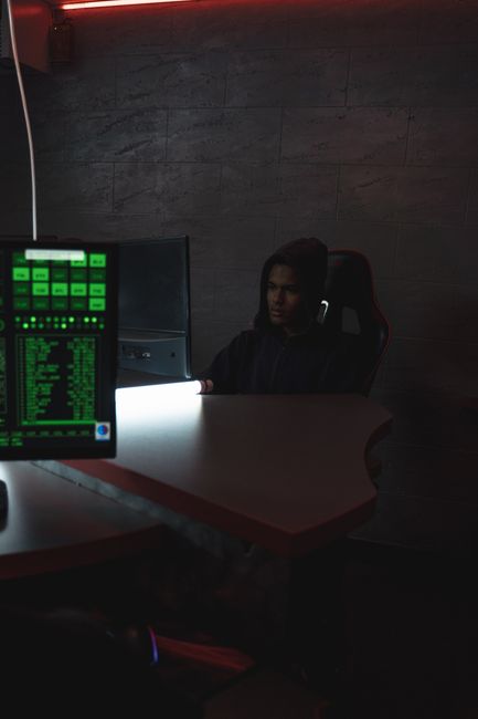 Read more about the article Threat Detection in Hybrid Clouds: Complete Guide for IT Pros